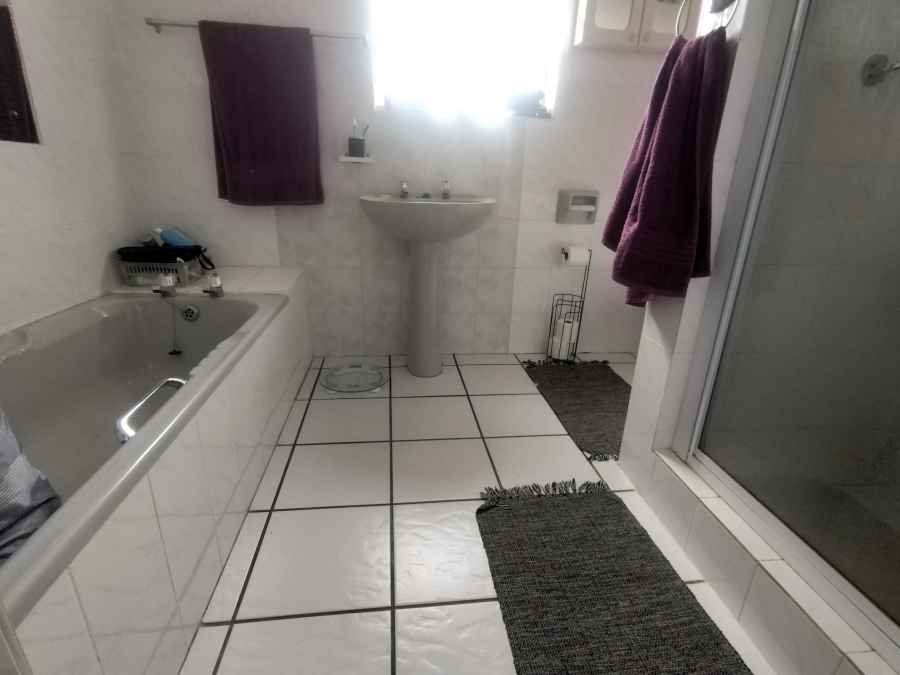 3 Bedroom Property for Sale in Wavecrest Eastern Cape